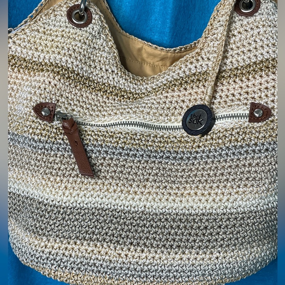 👜 The Sak Ombré Hobo Crochet Shoulder Bag. Ivory, Beige and Gray Stripes. 👜 - Picture 4 of 15
